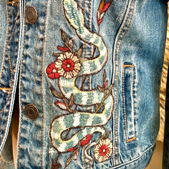 MUDD brand denim jacket SZ MD hand painted Python flowers snake embroidered - Picture 6 of 11